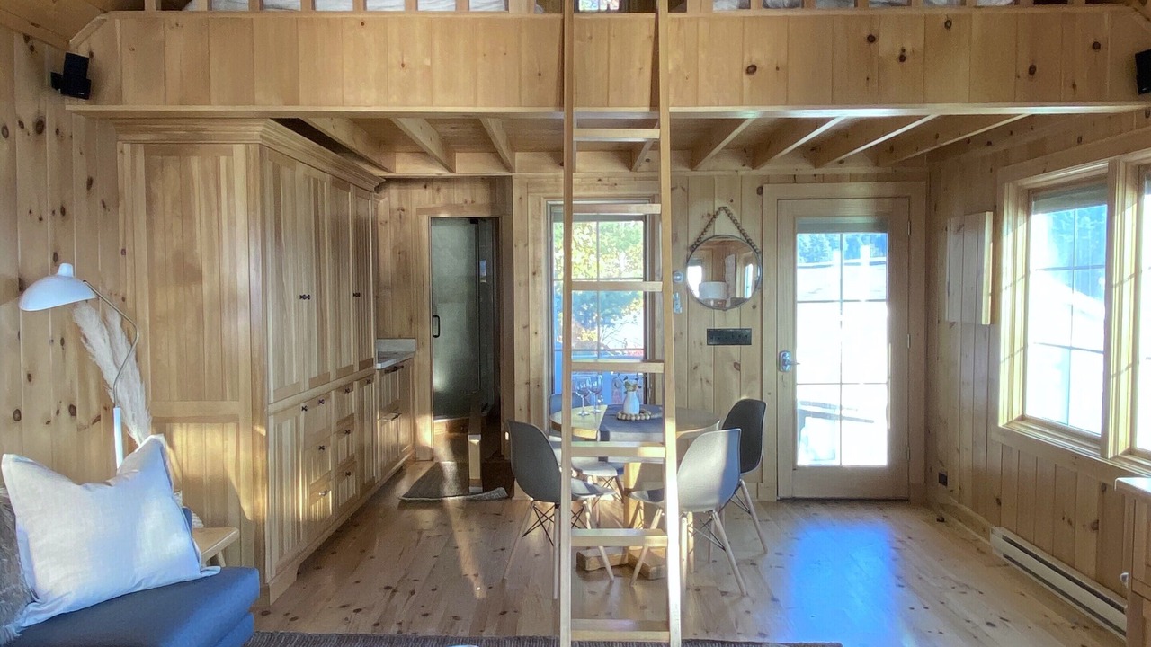 Photo of Livingroom in Muskoka Lakes
