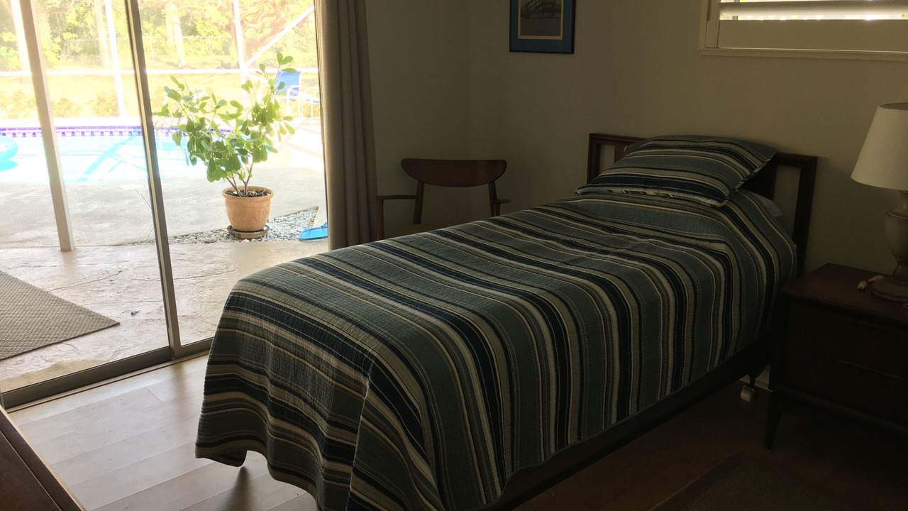 Photo of Bedroom in Floridana Beach
