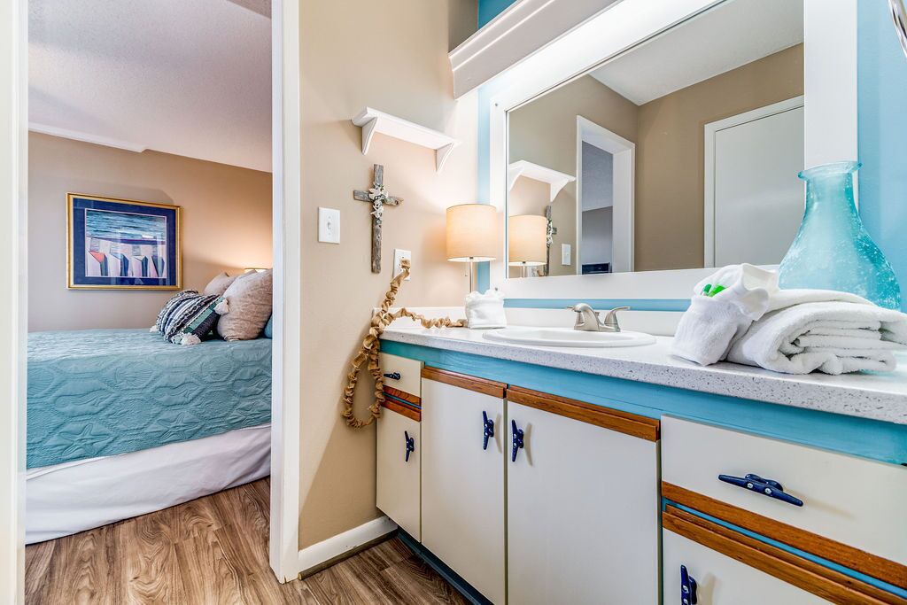 Photo of Bathroom in Orange Beach East