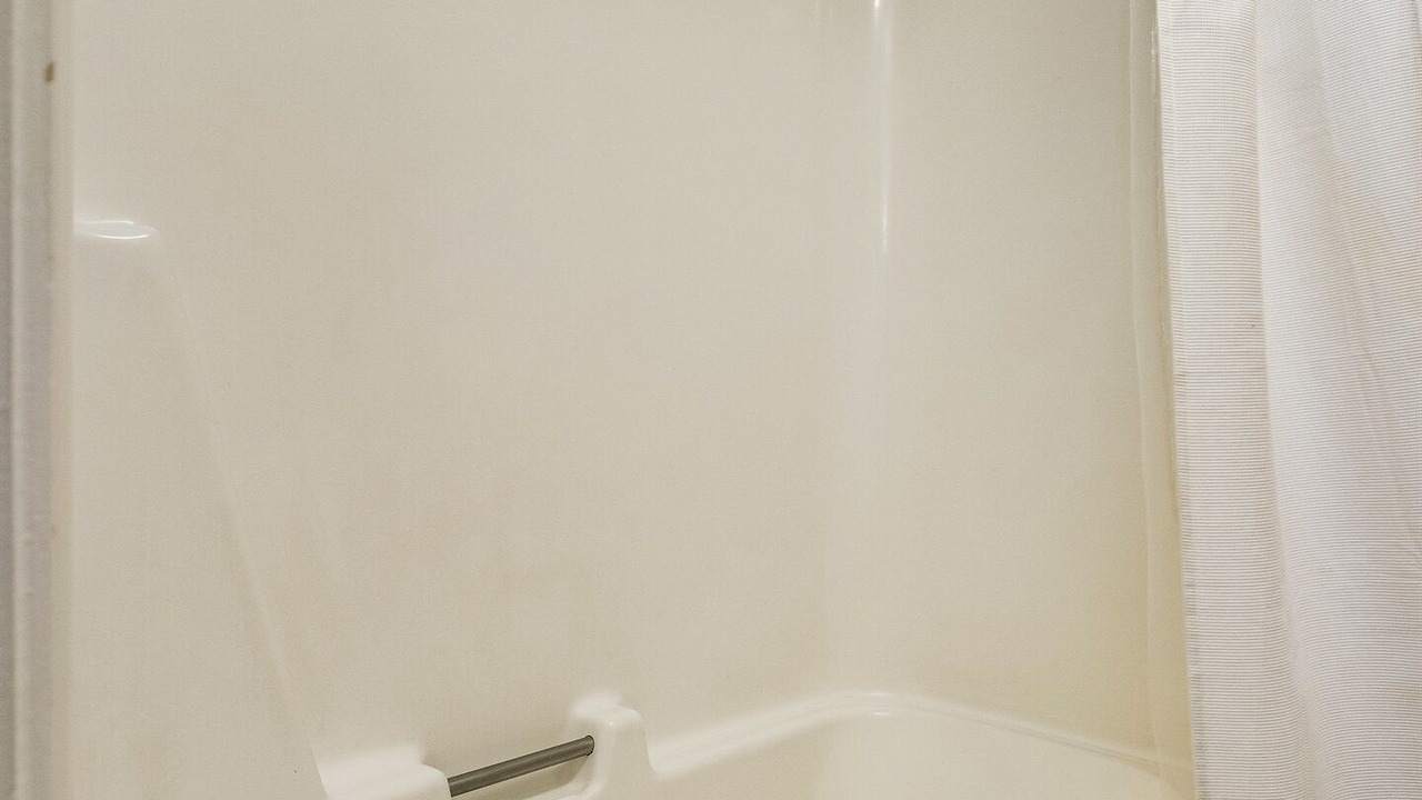 Photo of Bathroom in Orange Beach East