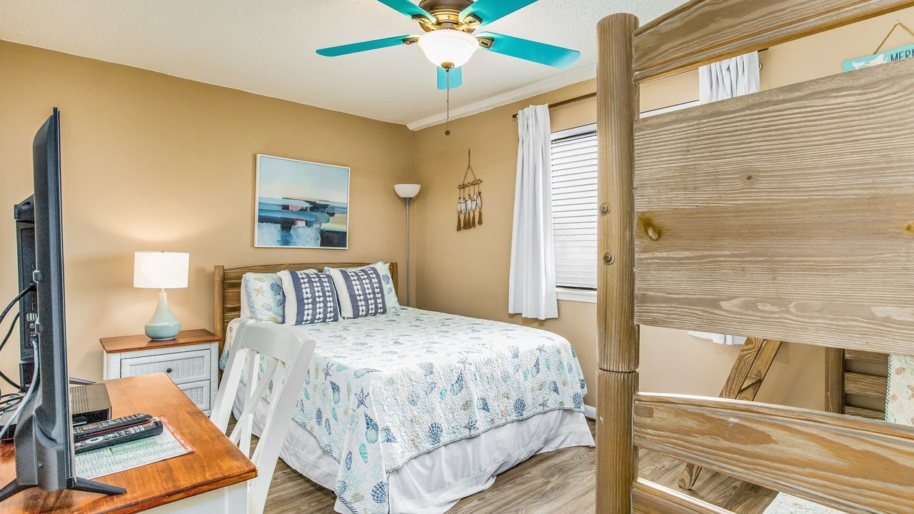 Photo of Bedroom in Orange Beach East