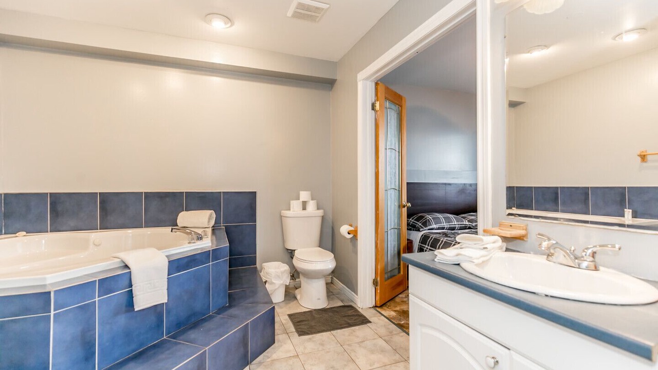 Photo of Bathroom in Wasaga Beach