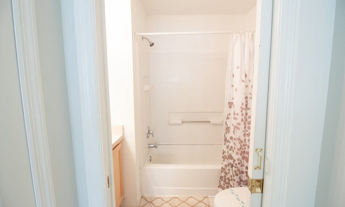 Photo of Bathroom in Seasons