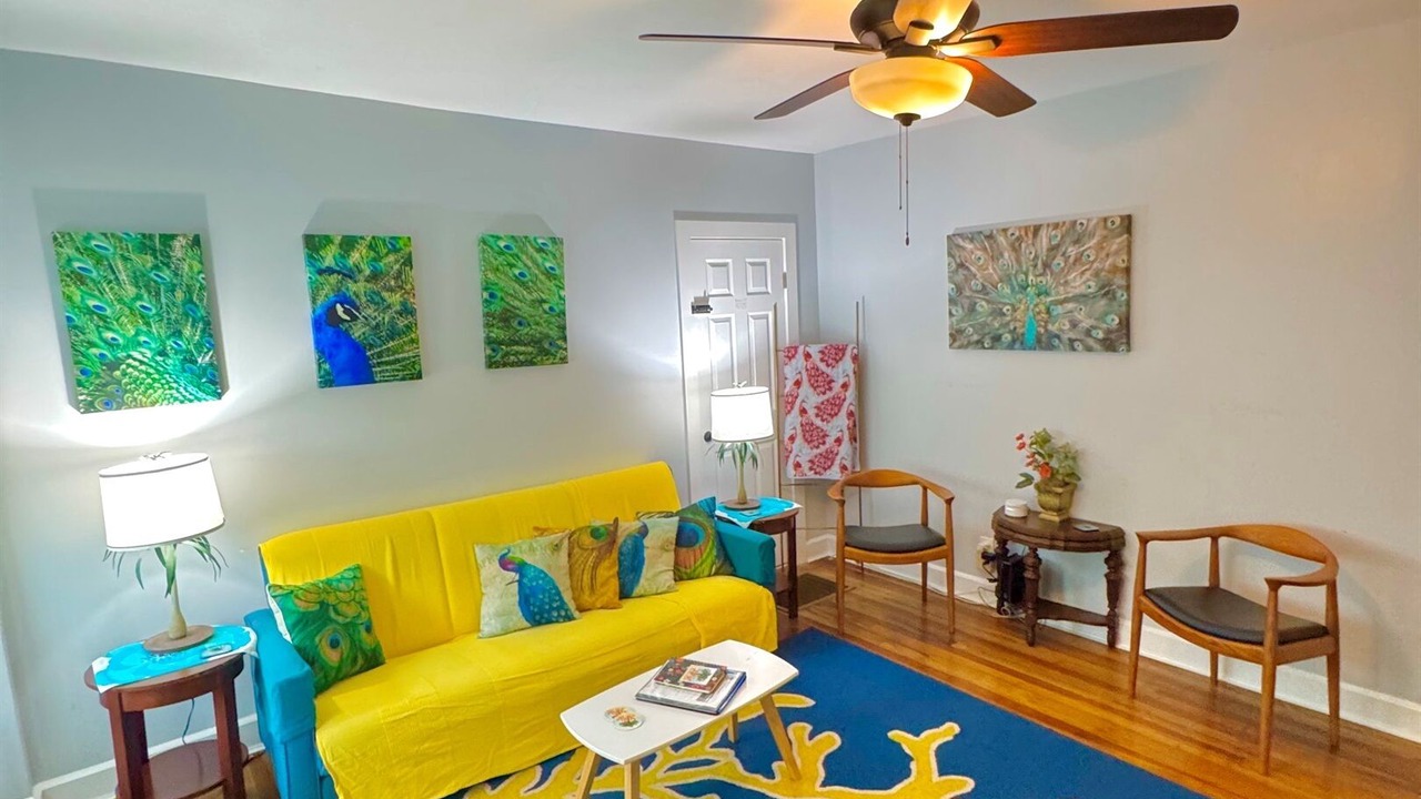 Photo of Livingroom in Historic Uptown