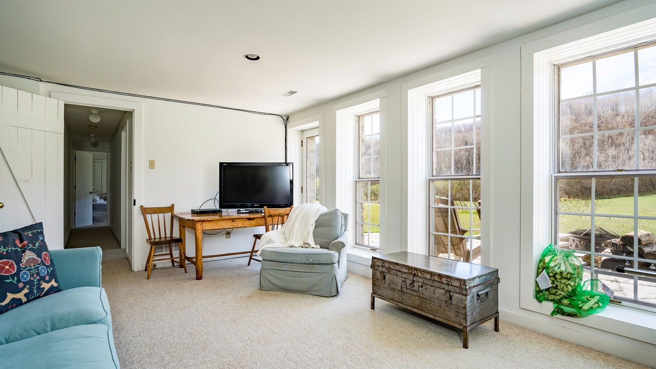 Photo of Livingroom in Clearview