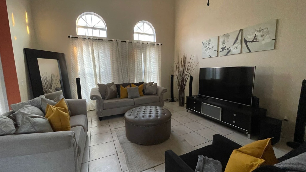 Photo of Livingroom in Lindfields