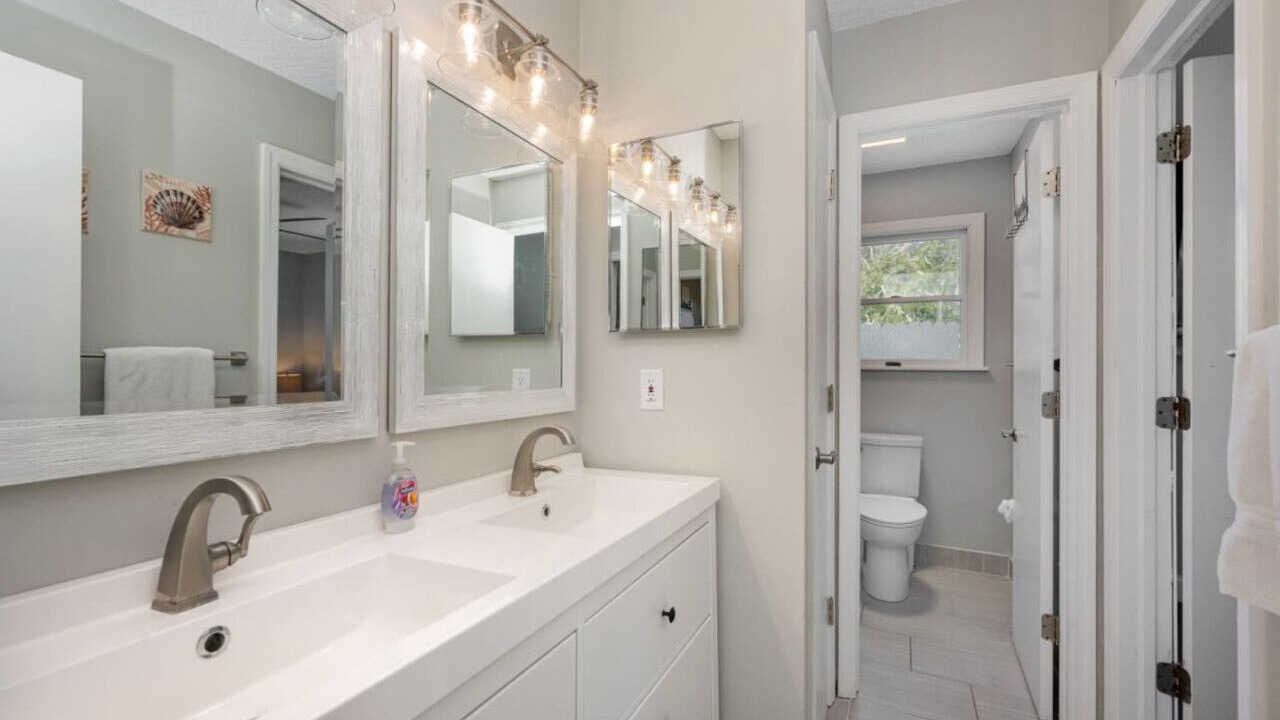 Photo of Bathroom in Tropic