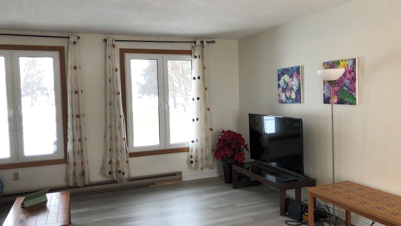 Photo of Livingroom in Scugog
