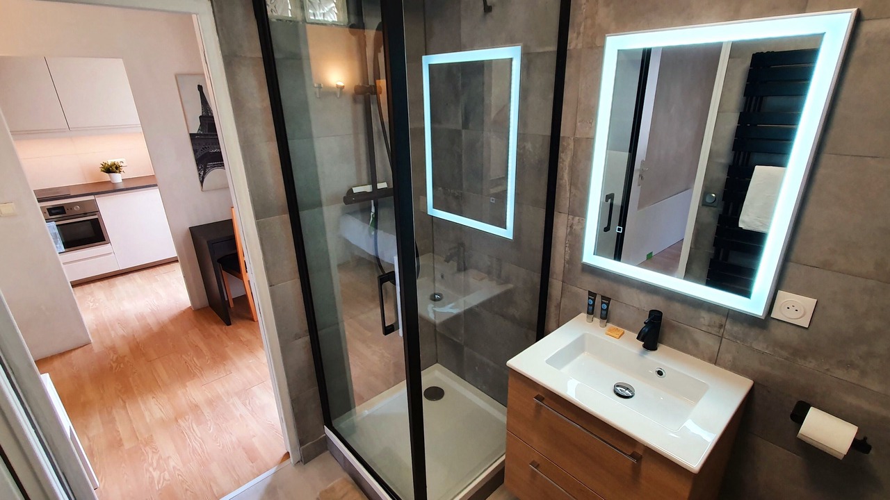 Photo of Bathroom in Louis Bertrand-Mirabeau-Semard