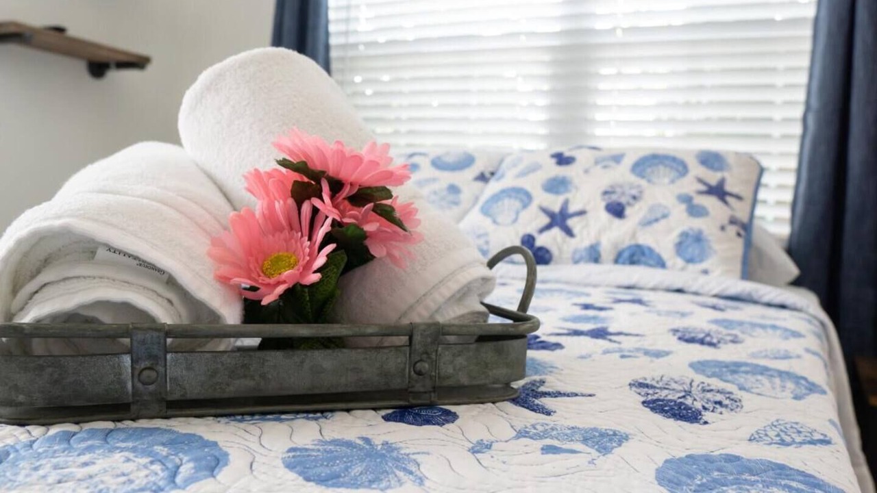 Photo of Bedroom in Carver City - Lincoln Gardens