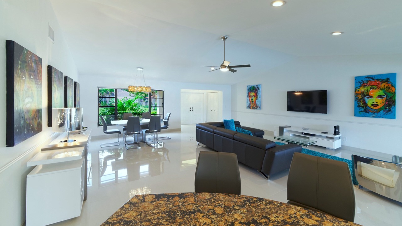 Photo of Livingroom in Eight Lakes