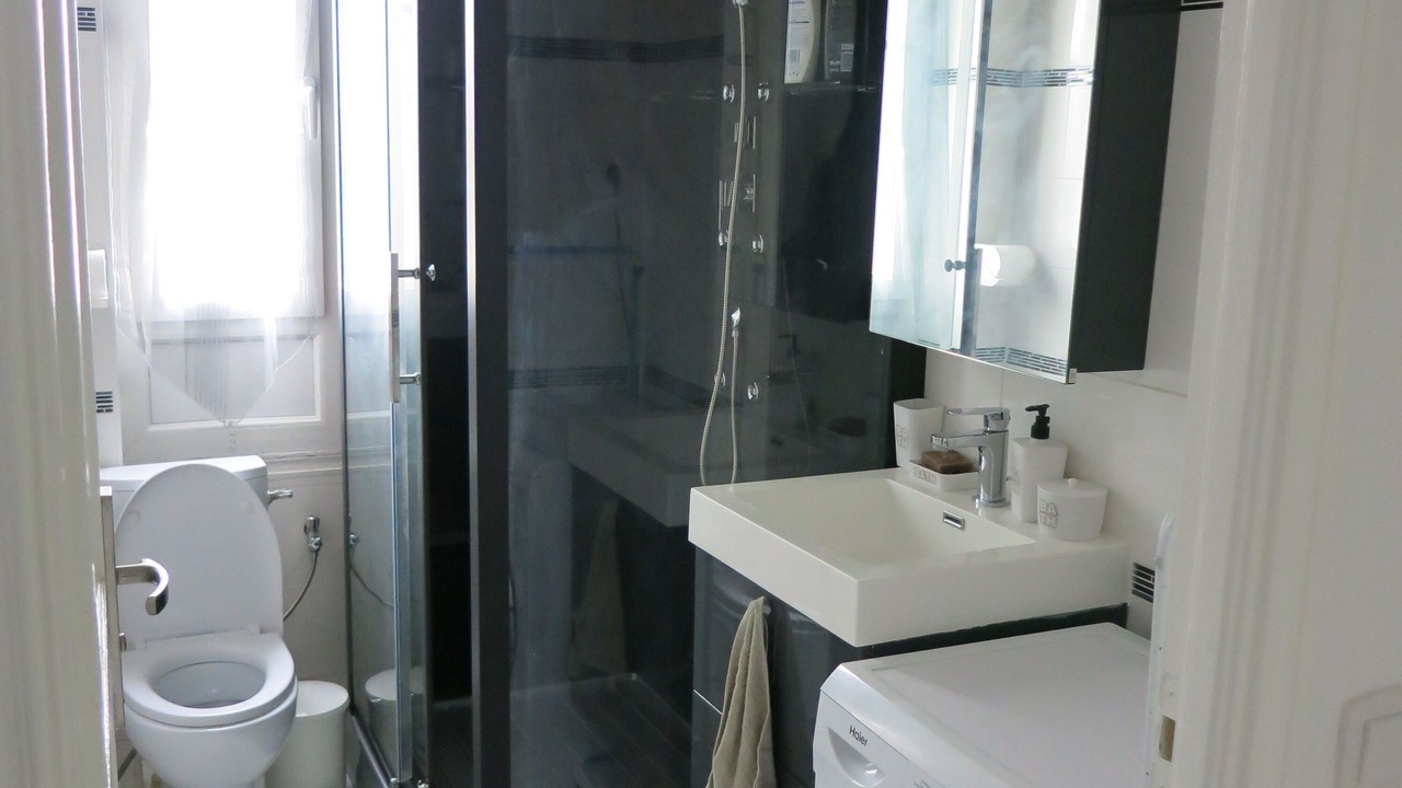 Photo of Bathroom in Joinville-le-Pont