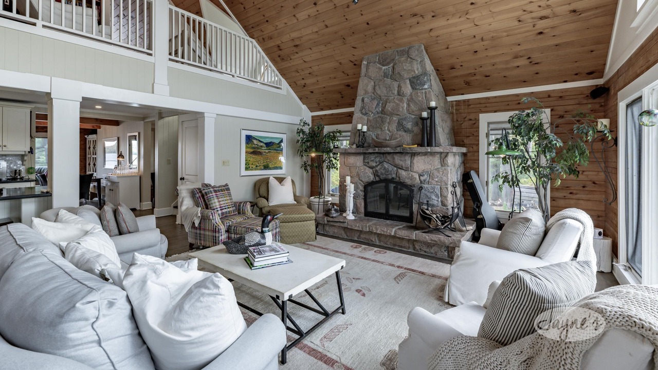 Photo of Livingroom in Algonquin Highlands