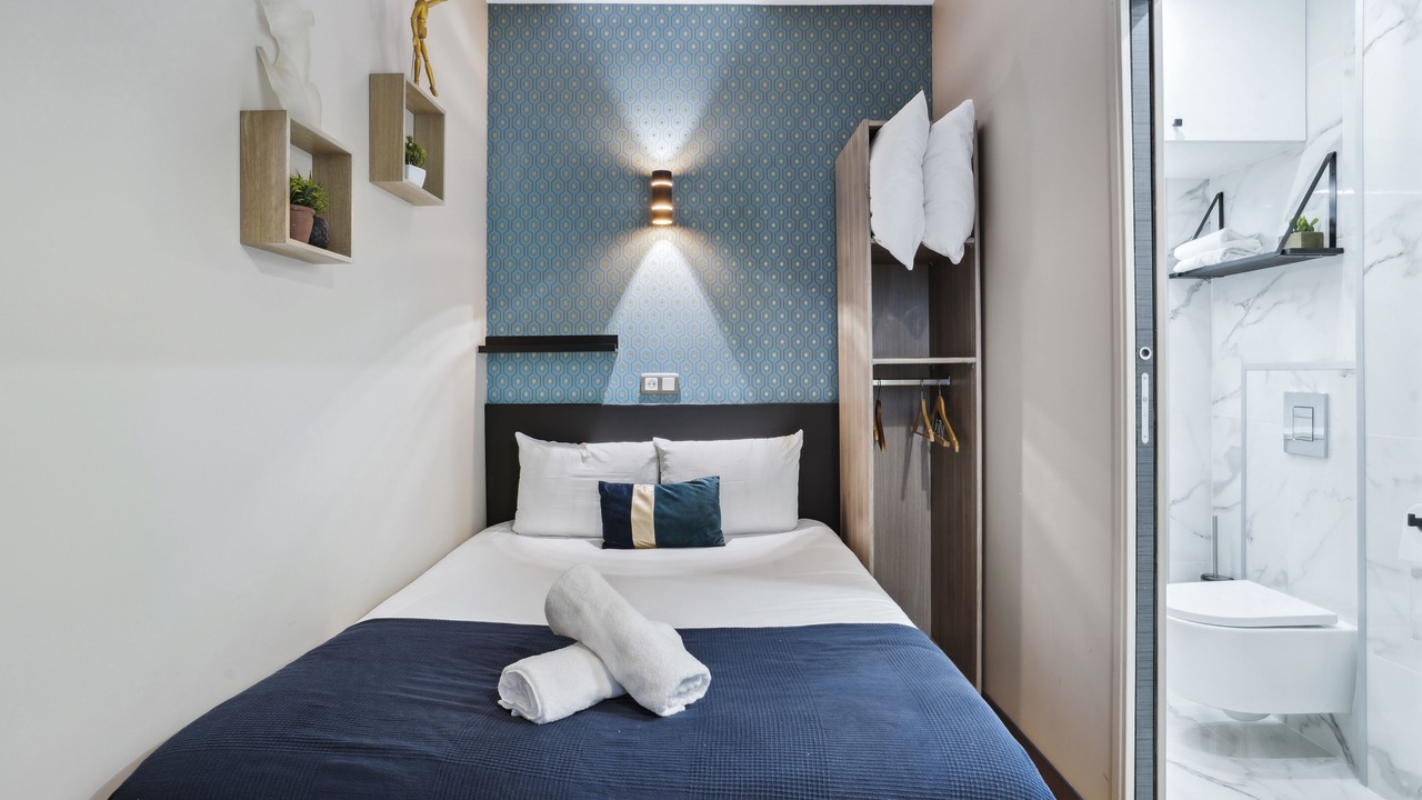 Photo of Bedroom in Prince–Marmottan