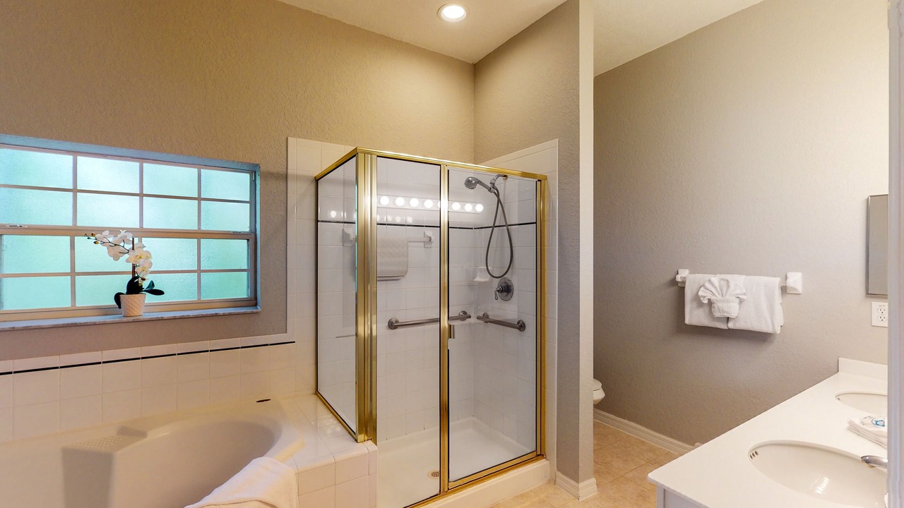Photo of Bathroom in Bahama Bay