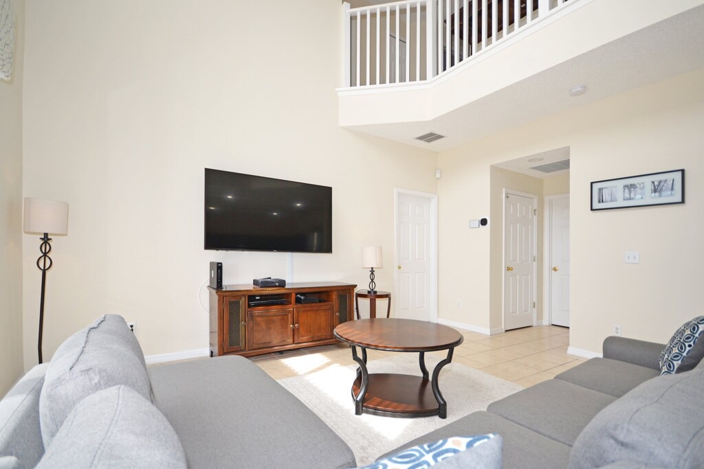 Photo of Livingroom in Seasons