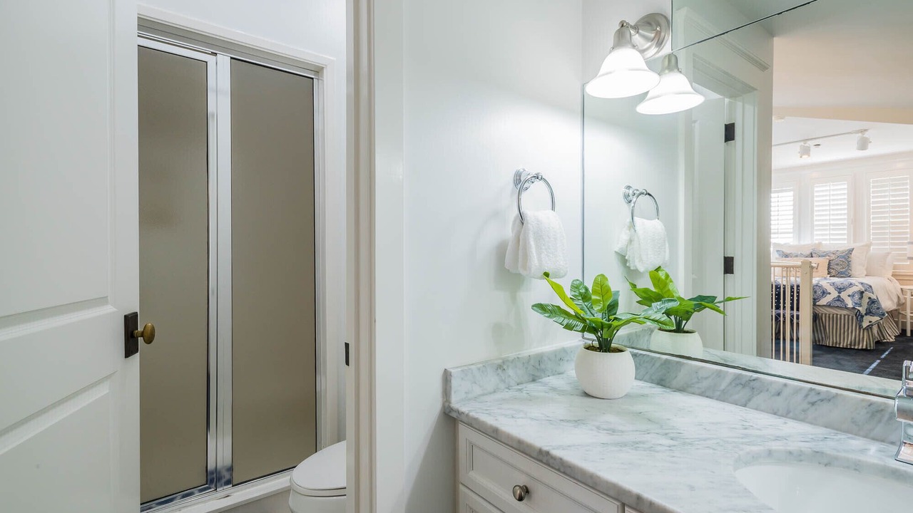 Photo of Bathroom in Beach District