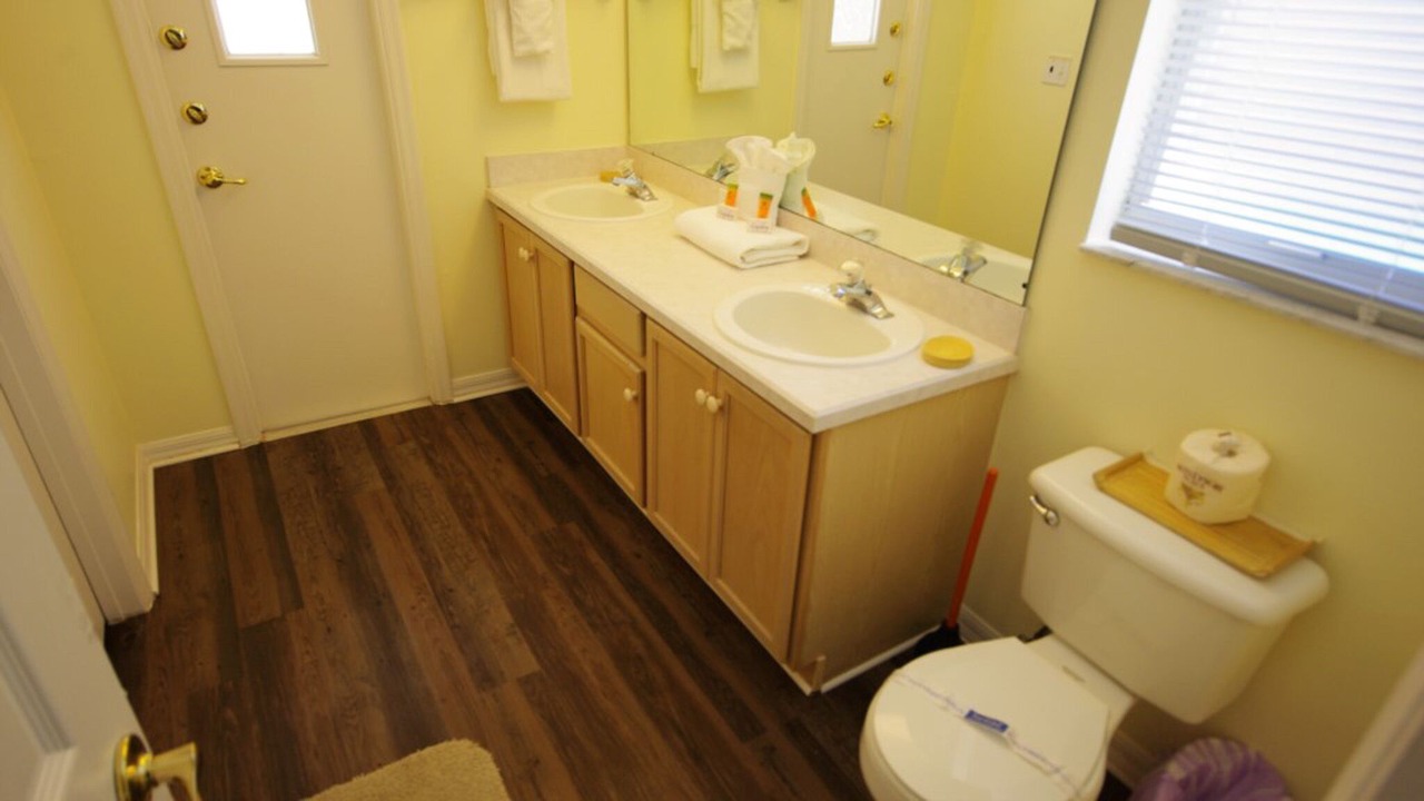 Photo of Bathroom in Bay Lake