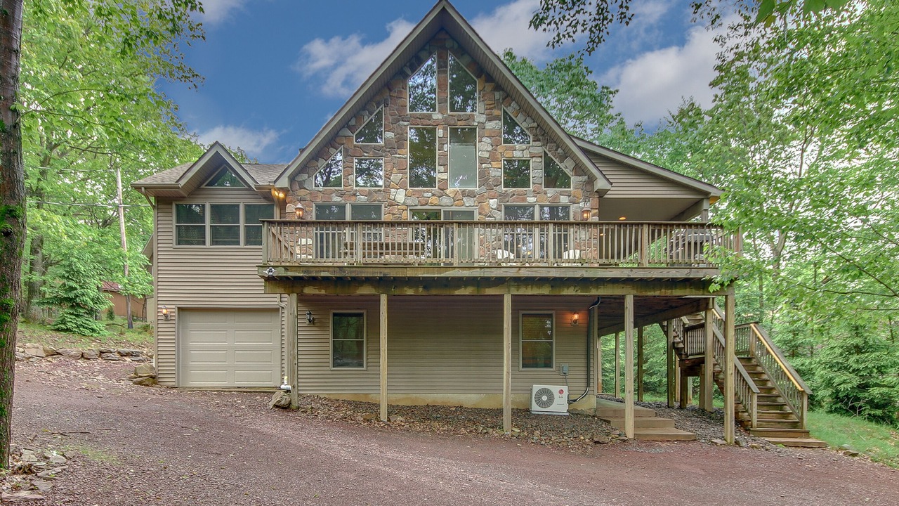 Photo of Outdoor in Lake Harmony Estates