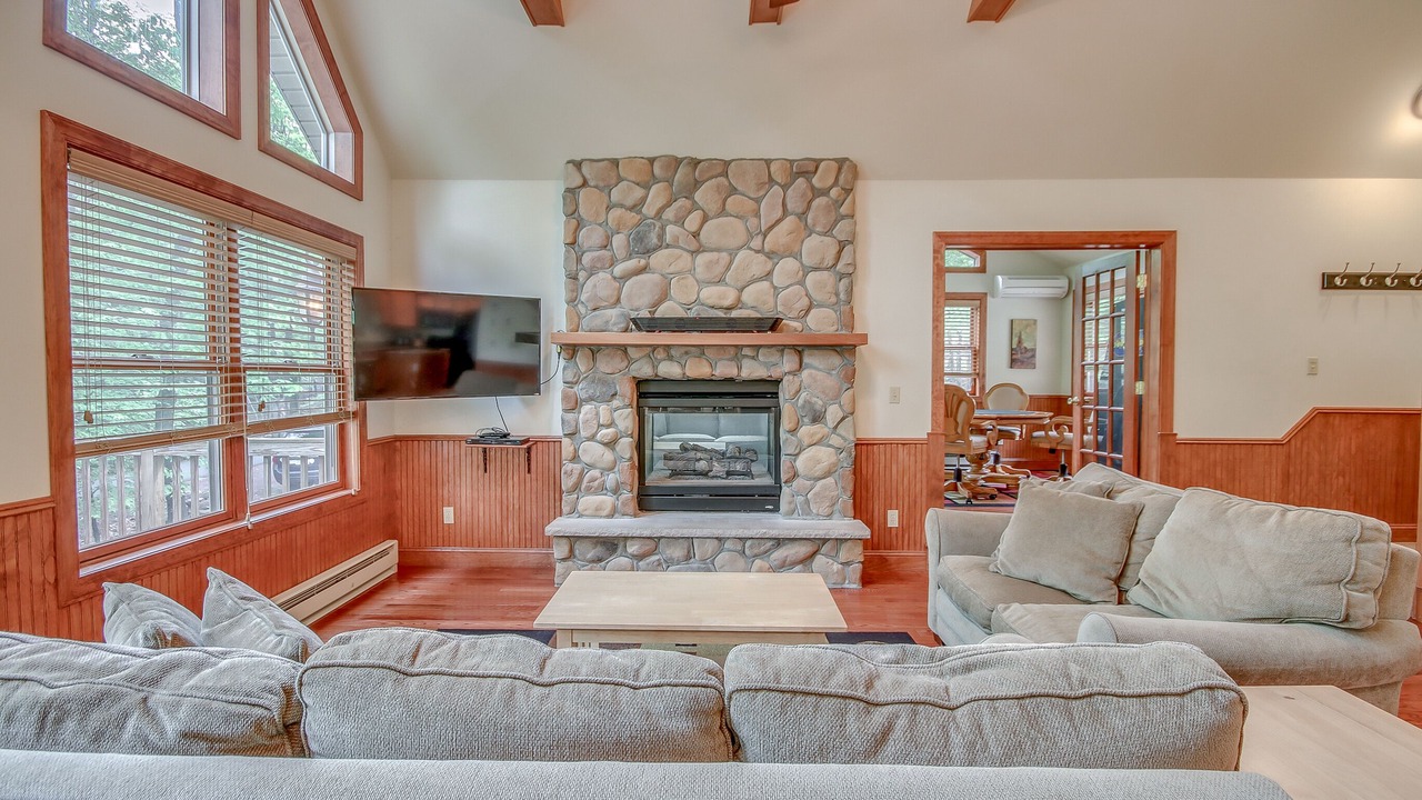 Photo of Livingroom in Lake Harmony Estates