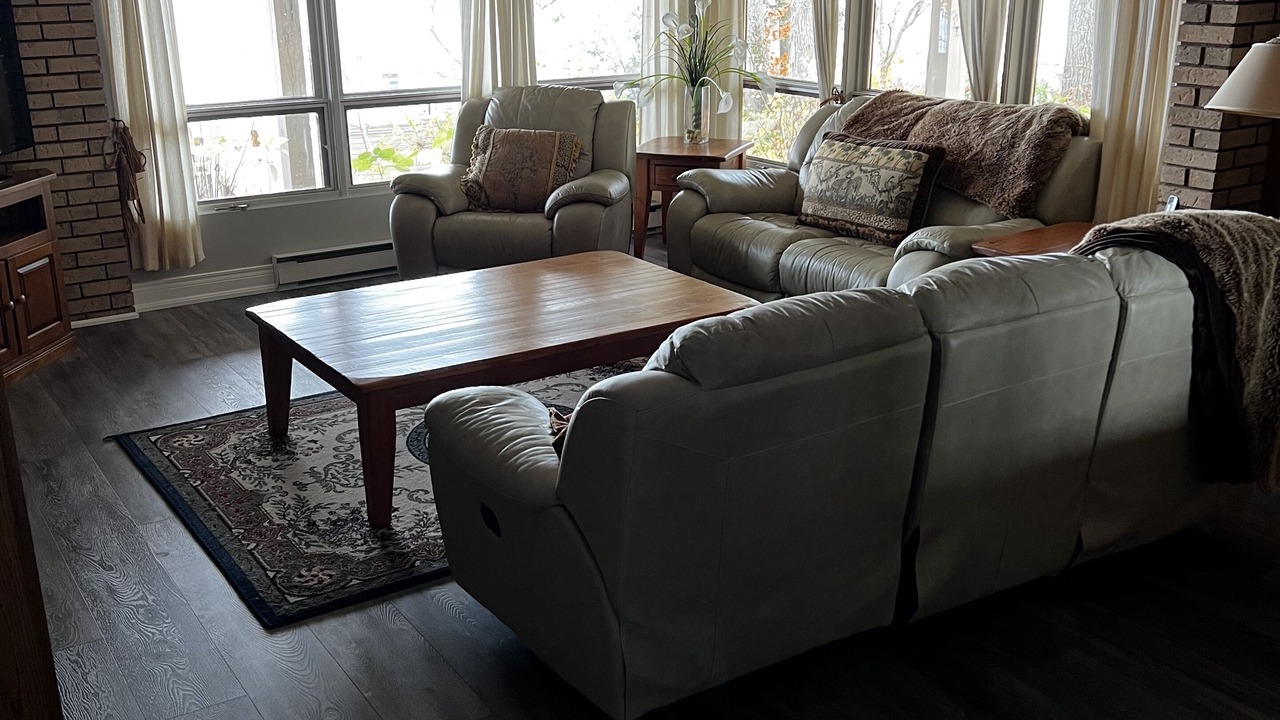 Photo of Livingroom in Gravenhurst