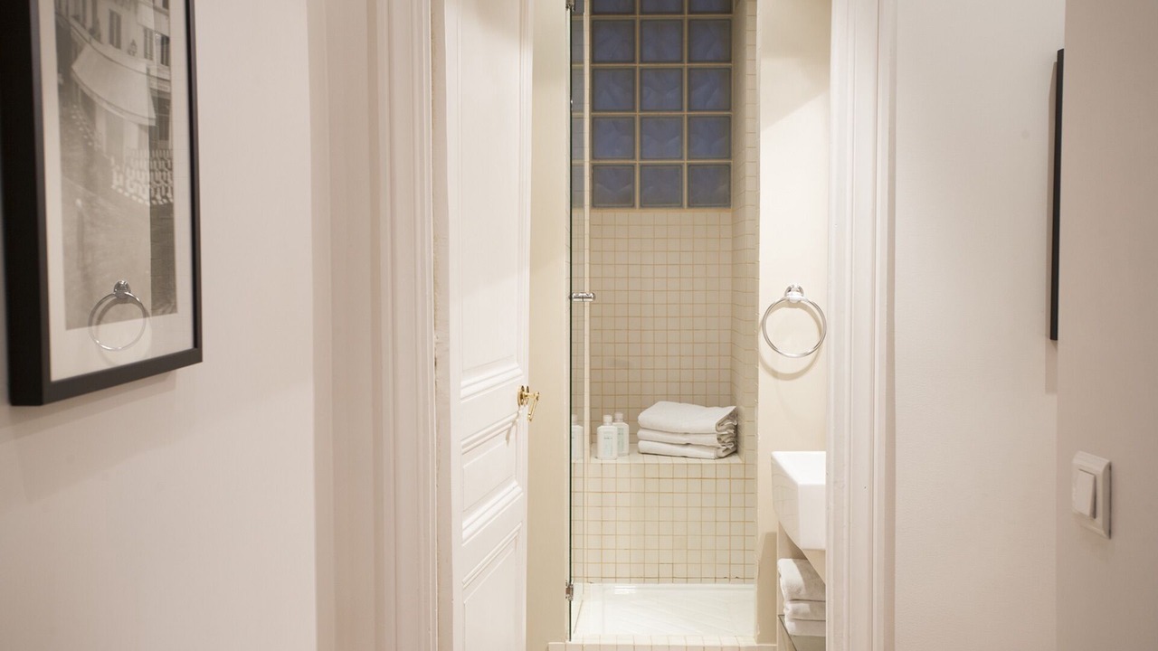Photo of Bathroom in Quartier du Gros-Caillou