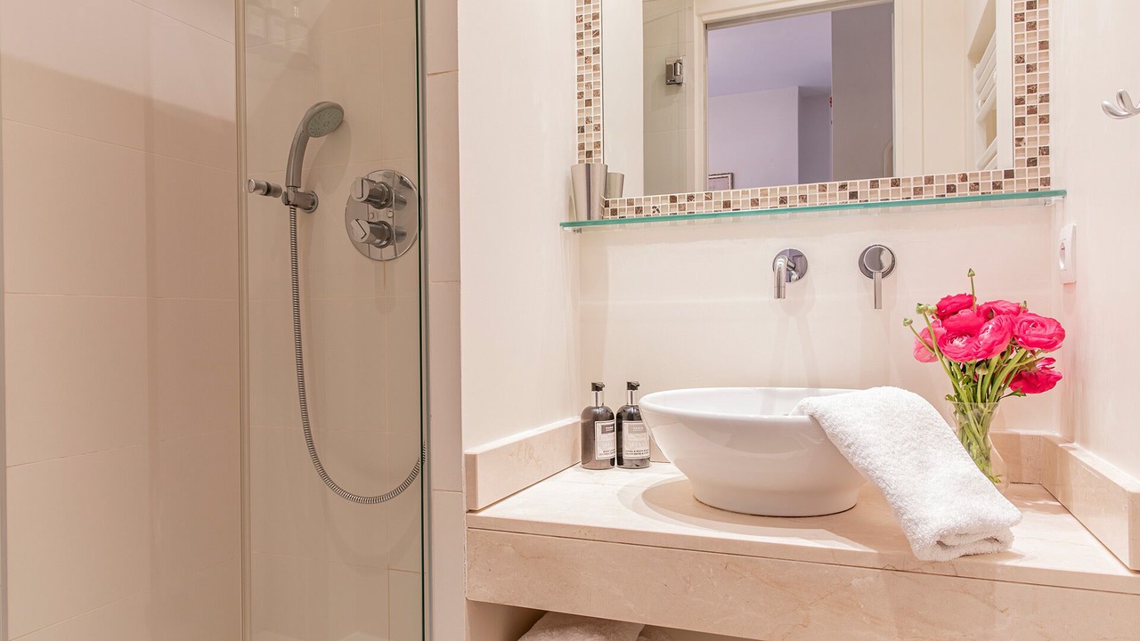 Photo of Bathroom in Quartier du Gros-Caillou