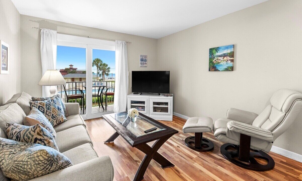 Photo of Livingroom in Miramar Beach