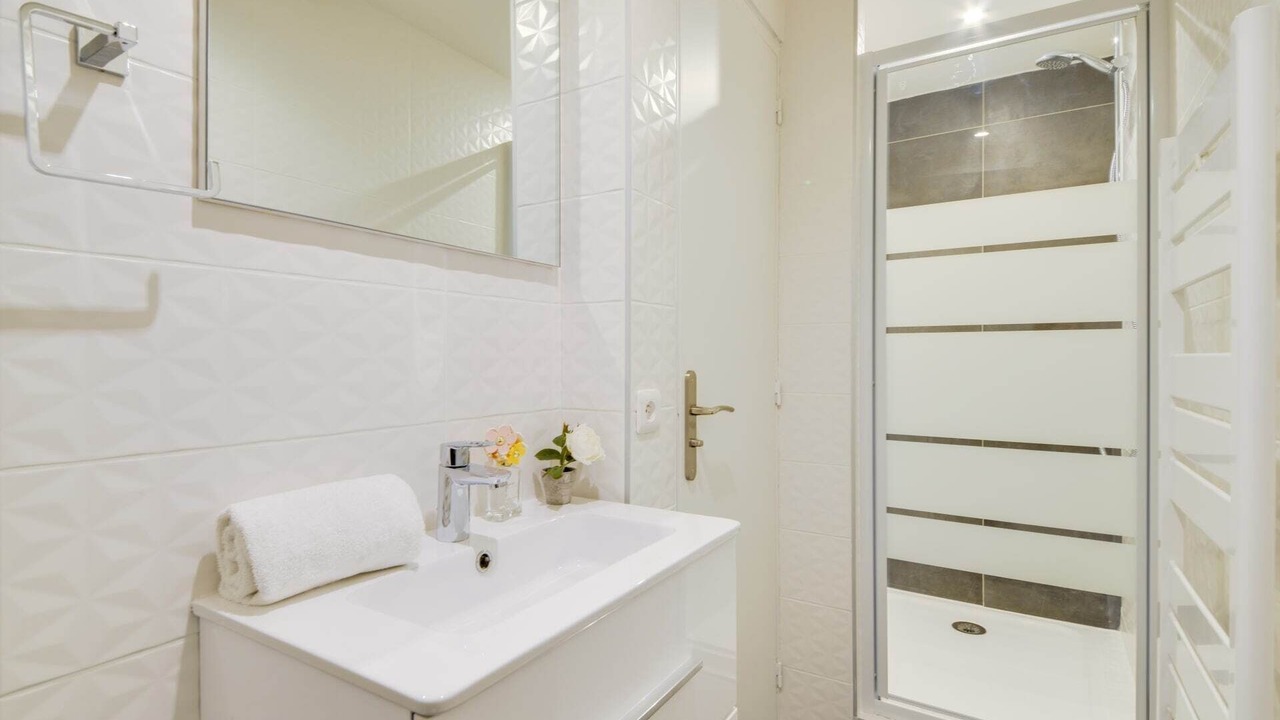 Photo of Bathroom in 9th Arrondissement
