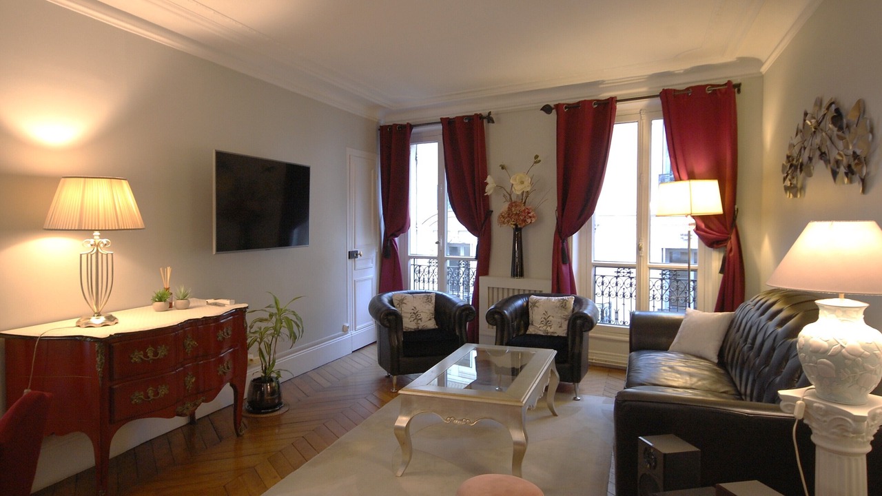 Photo of Livingroom in 8th Arrondissement