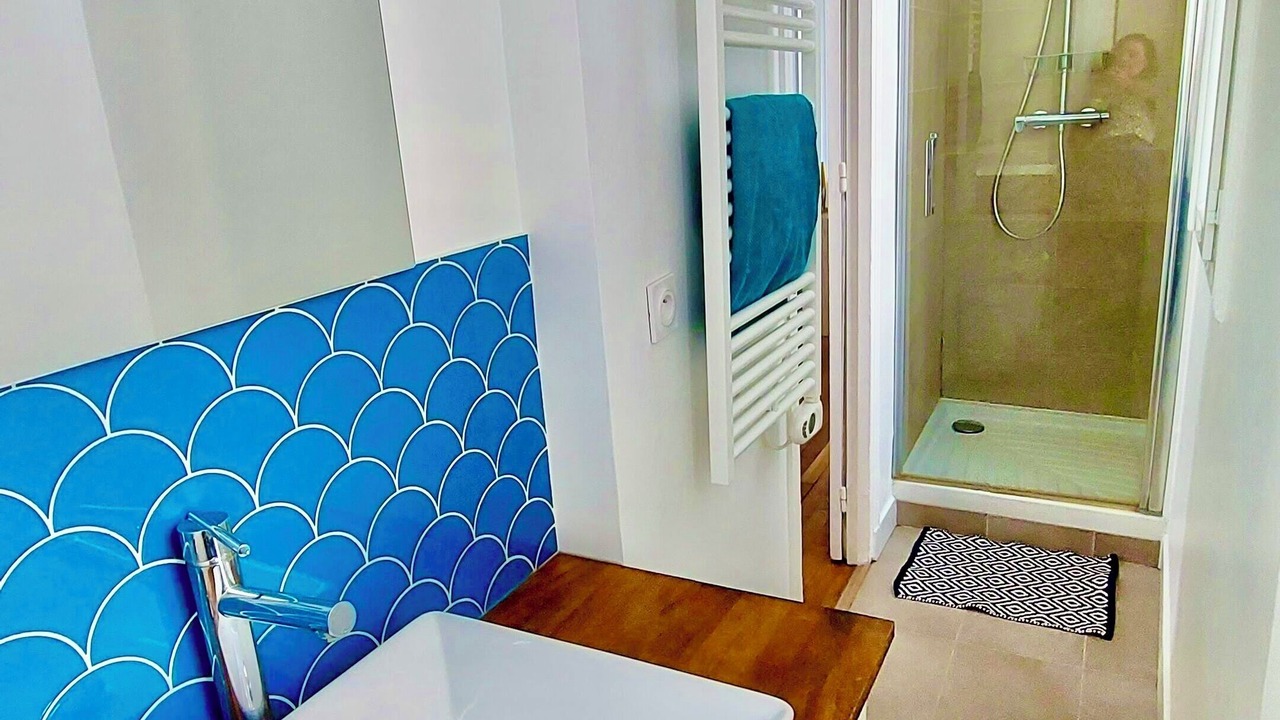 Photo of Bathroom in Quartier des Grandes-Carrieres
