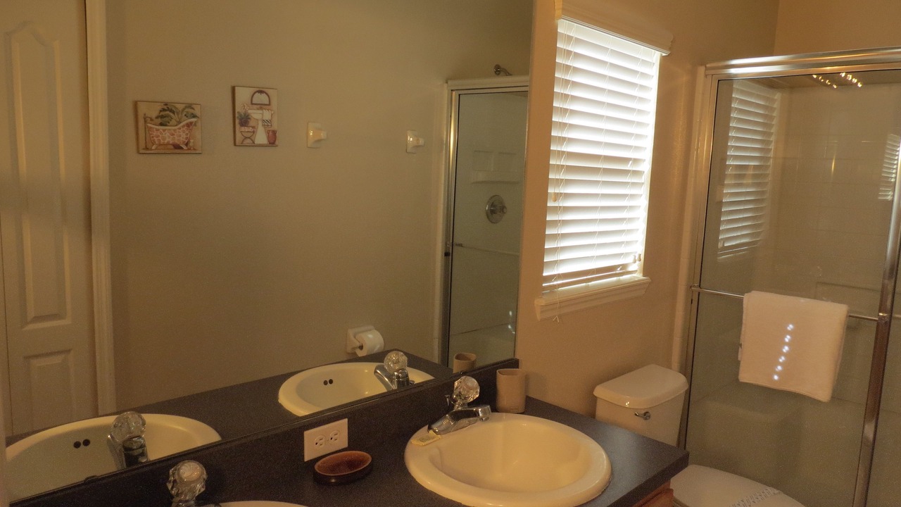Photo of Bathroom in Lindfields