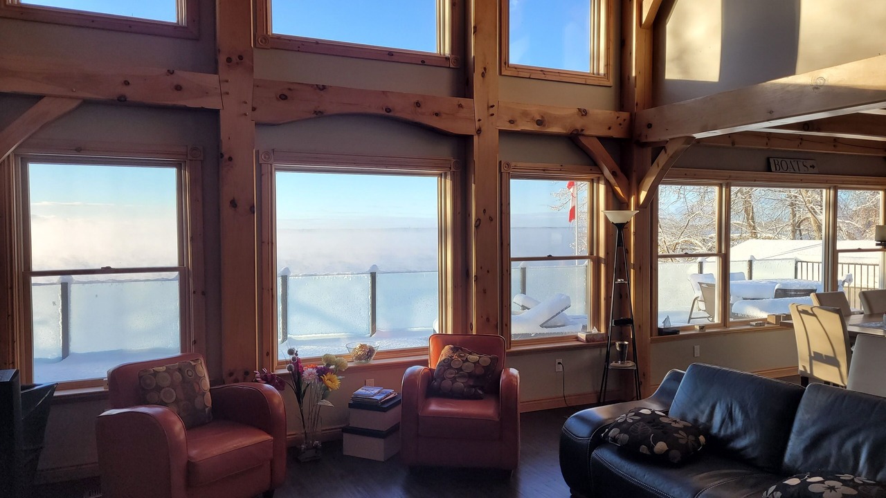 Photo of Livingroom in Oro Station