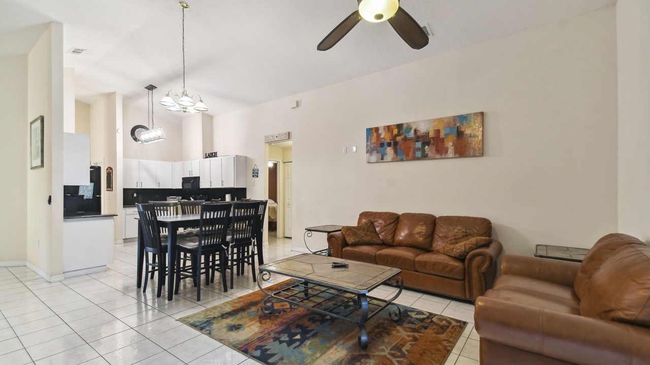Photo of Livingroom in Town 'n' Country