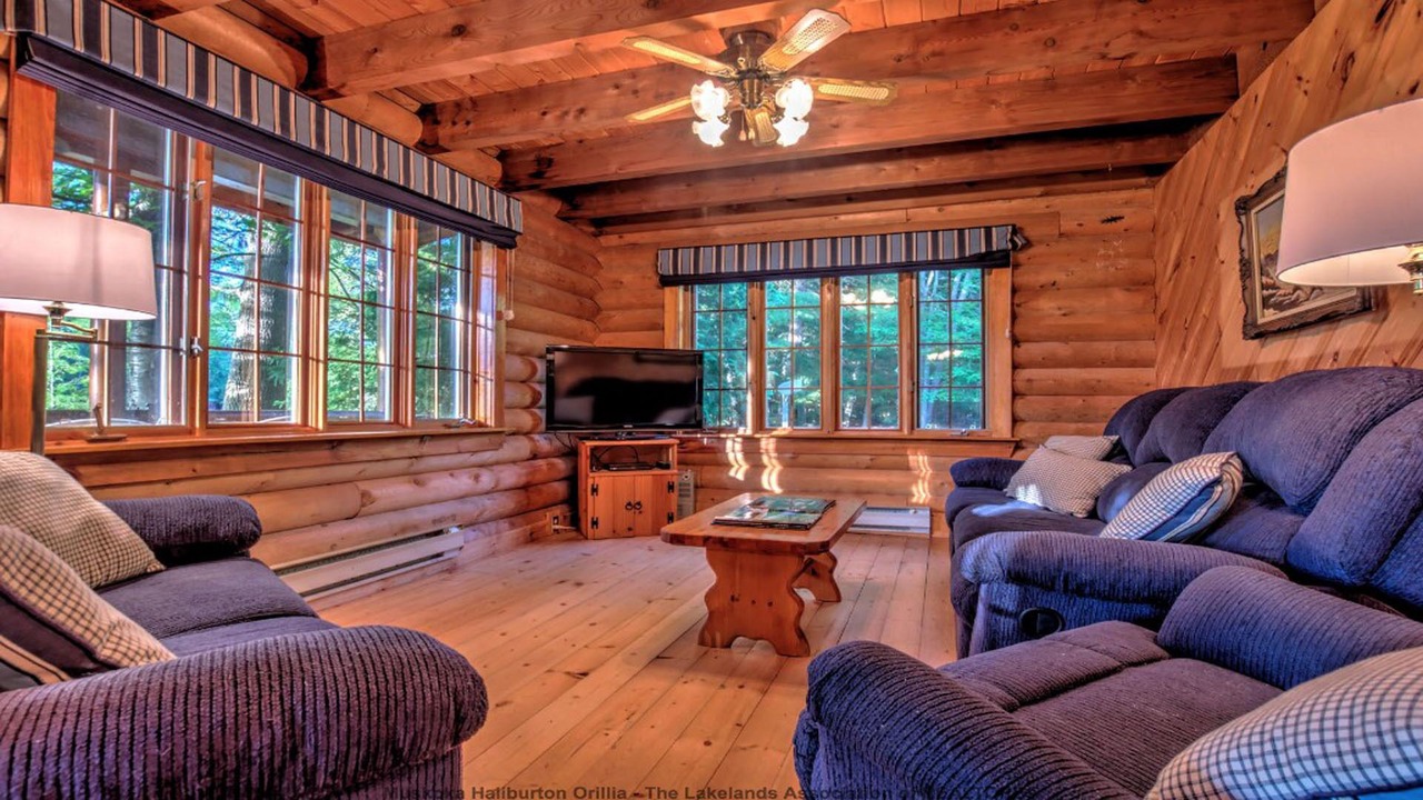 Photo of Livingroom in Bracebridge