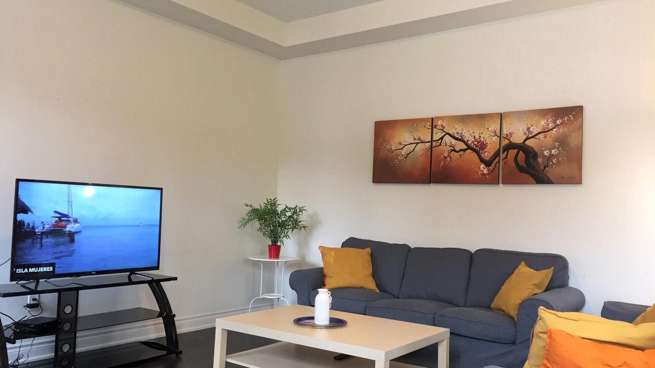 Photo of Livingroom in Erin Mills
