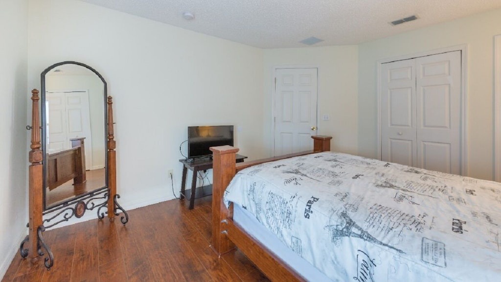 Photo of Bedroom in Seasons