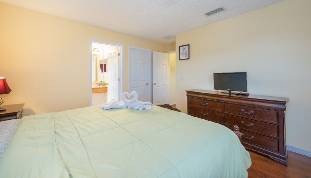 Photo of Bedroom in Seasons