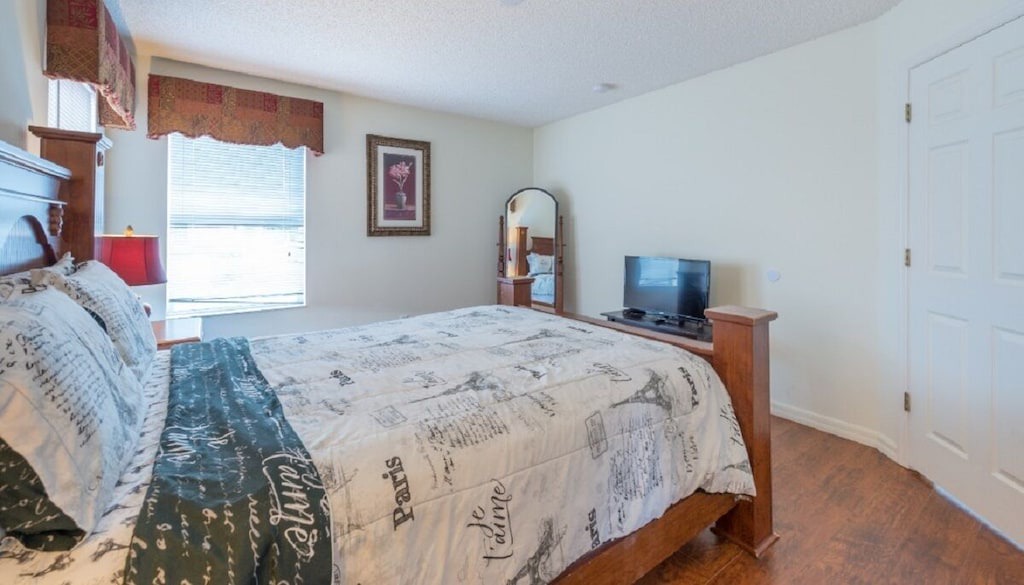 Photo of Bedroom in Seasons