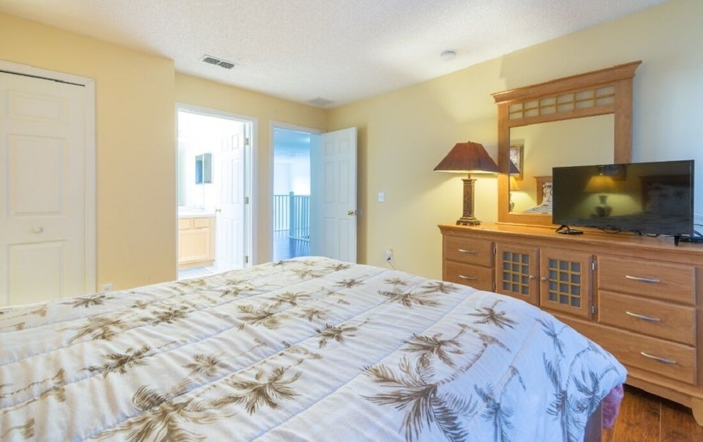 Photo of Bedroom in Seasons
