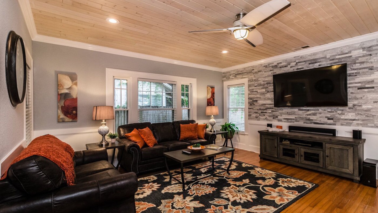 Photo of Livingroom in East Lake Morton