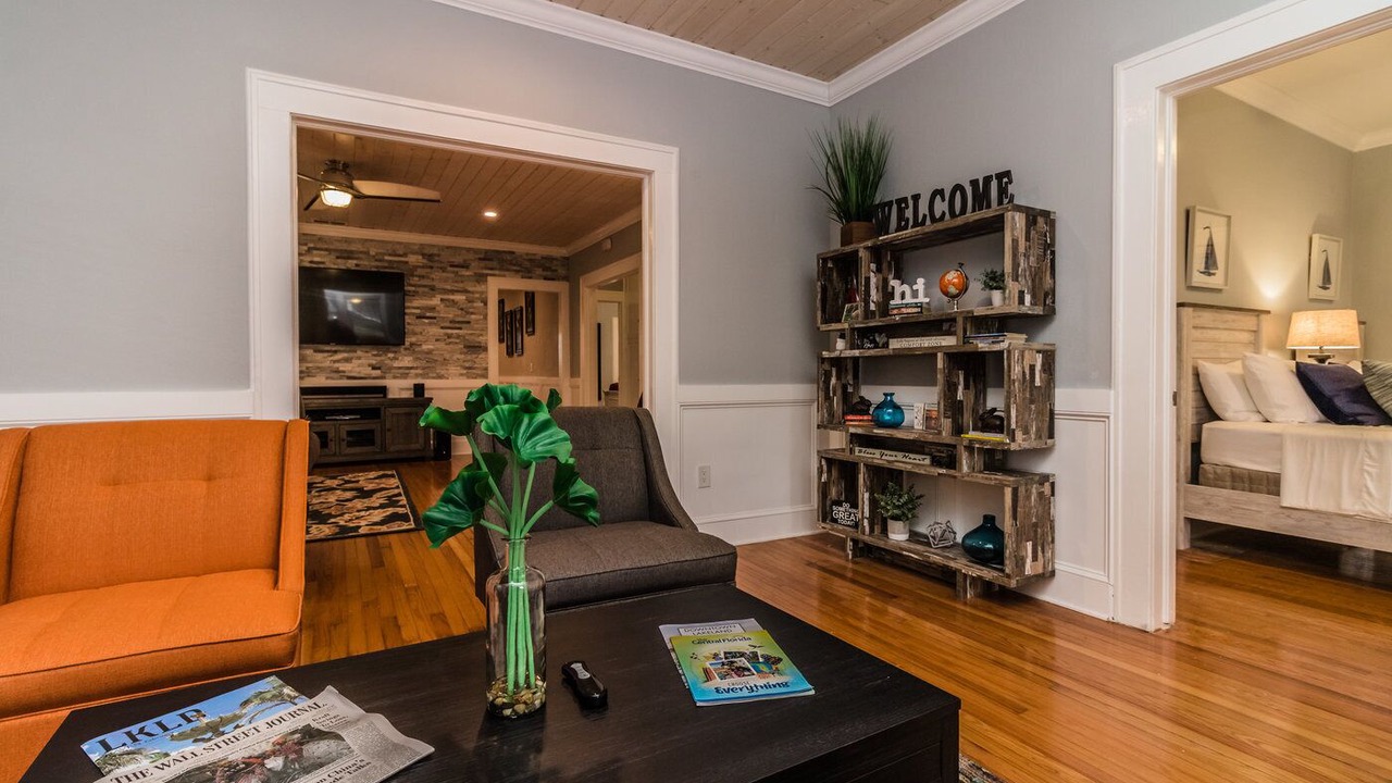 Photo of Livingroom in East Lake Morton