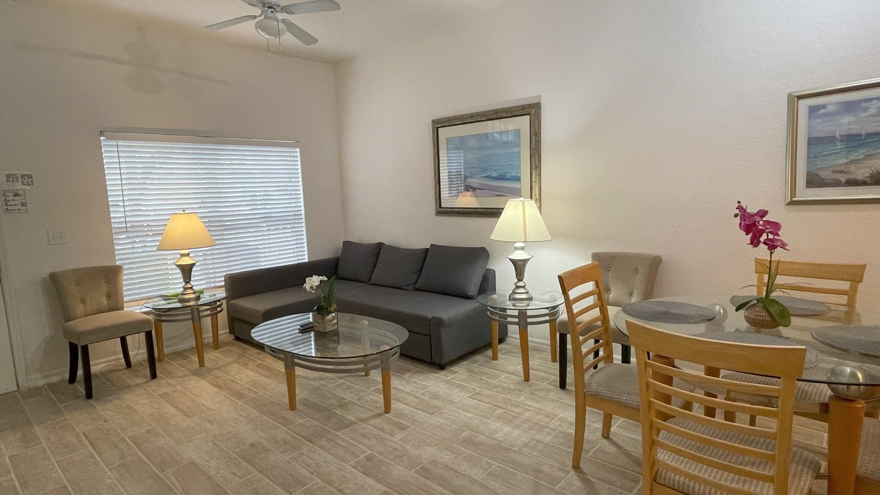 Photo of Livingroom in Venetian Bay Villages