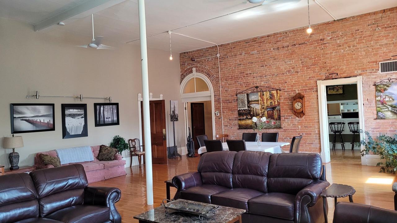 Photo of Livingroom in Gananoque