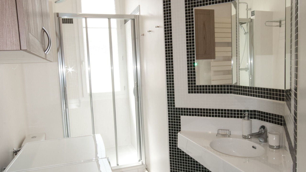 Photo of Bathroom in Quartier Saint-Ambroise