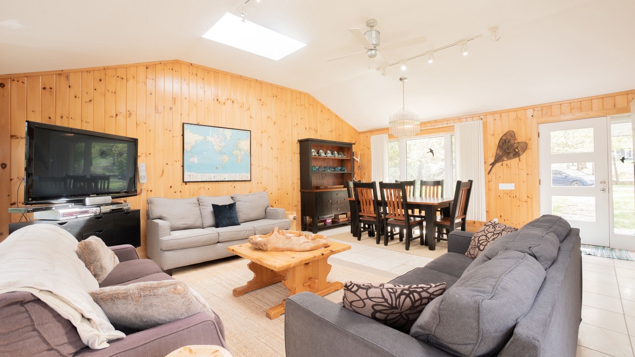 Photo of Livingroom in Kincardine