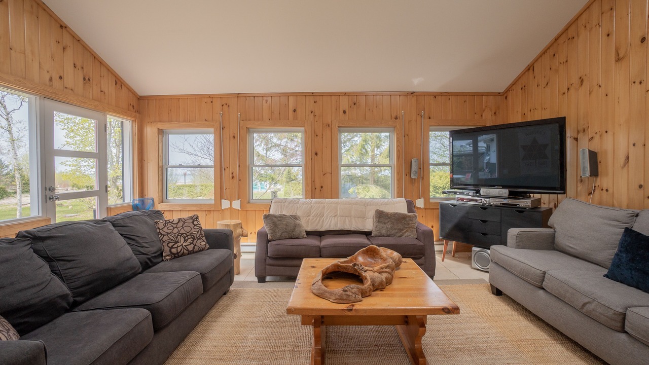 Photo of Livingroom in Kincardine