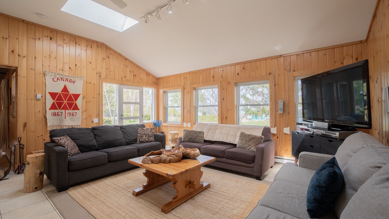 Photo of Livingroom in Kincardine