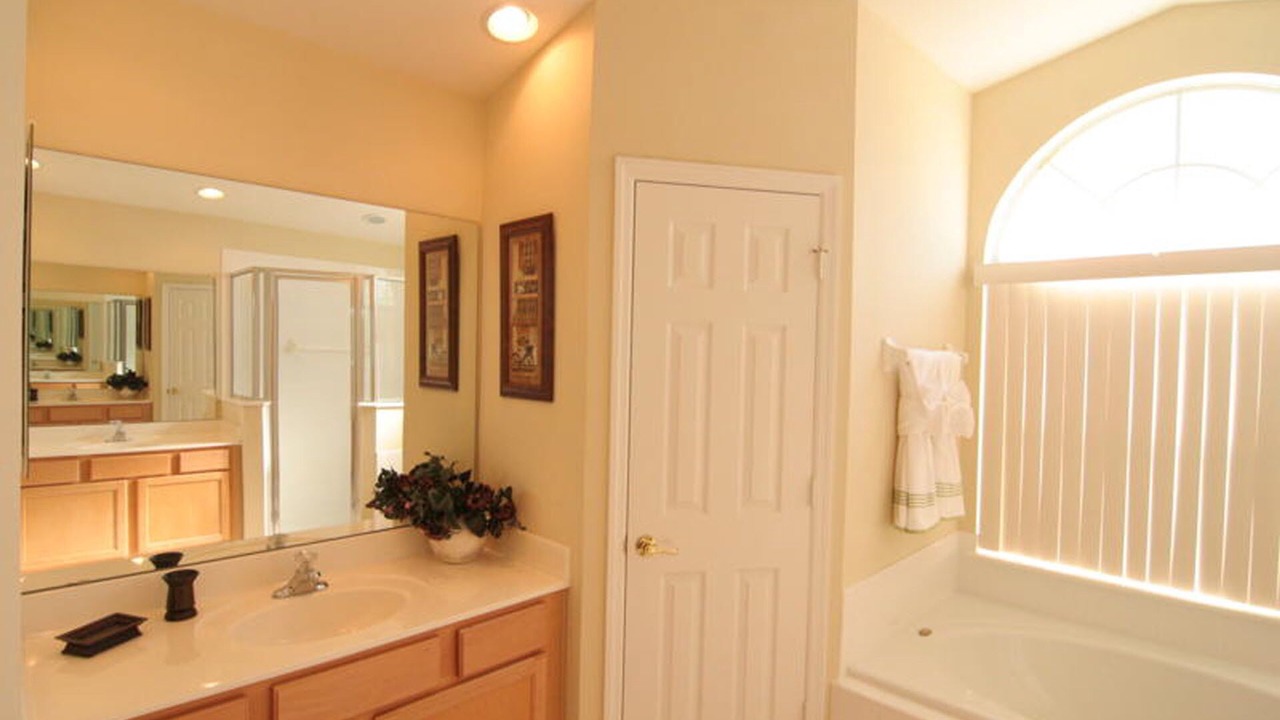 Photo of Bathroom in Orange Tree