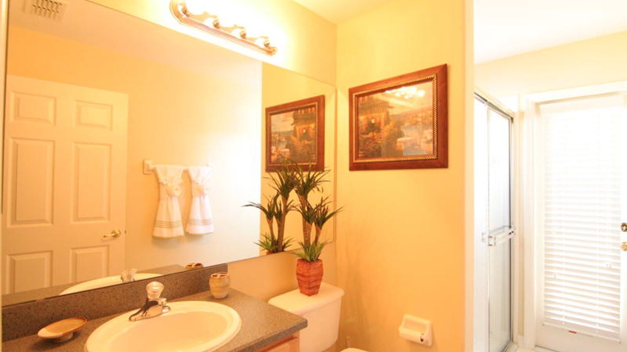 Photo of Bathroom in Orange Tree